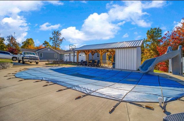 6153 N US Hwy 25, East Bernstadt, KY 40729