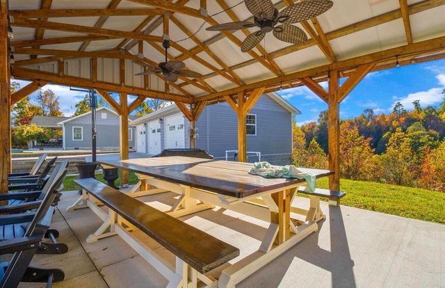 6153 N US Hwy 25, East Bernstadt, KY 40729