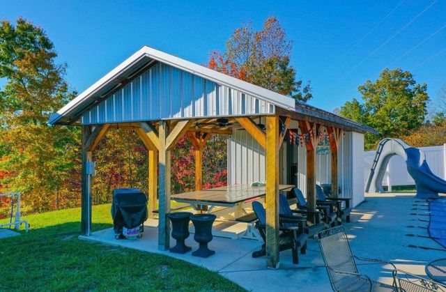 6153 N US Hwy 25, East Bernstadt, KY 40729