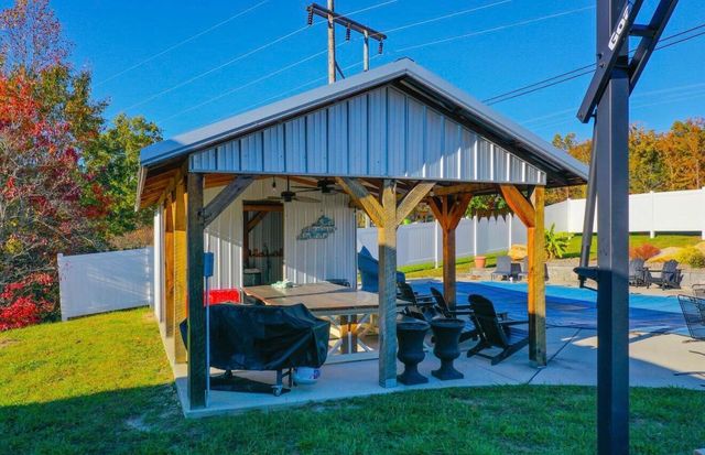 6153 N US Hwy 25, East Bernstadt, KY 40729