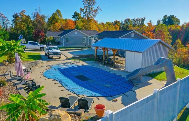 6153 N US Hwy 25, East Bernstadt, KY 40729