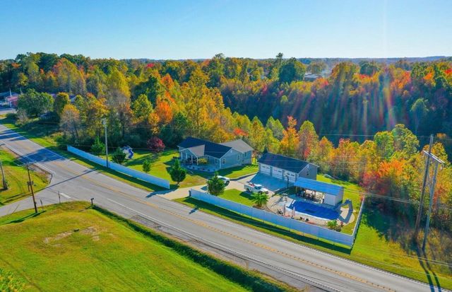 6153 N US Hwy 25, East Bernstadt, KY 40729