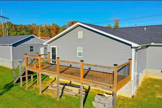 6153 N US Hwy 25, East Bernstadt, KY 40729