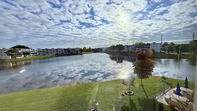 3082 Oakridge U, Deerfield Beach, FL 33442