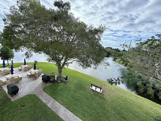 3082 Oakridge U, Deerfield Beach, FL 33442