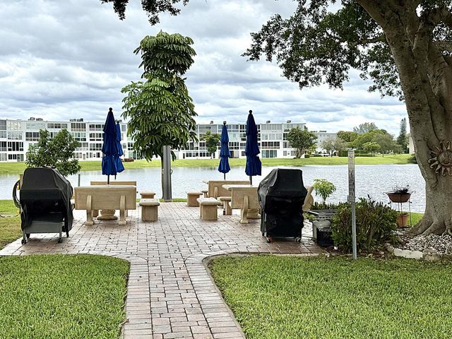 3082 Oakridge U, Deerfield Beach, FL 33442