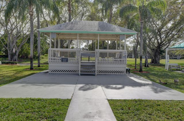 3082 Oakridge U, Deerfield Beach, FL 33442