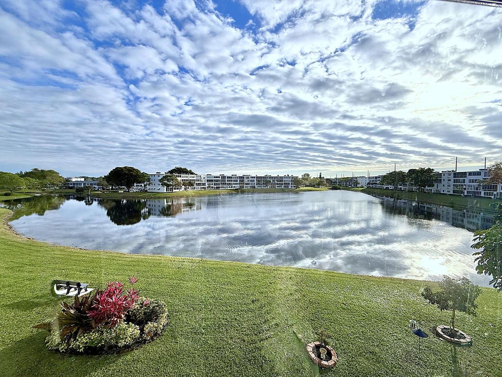 3082 Oakridge U, Deerfield Beach, FL 33442