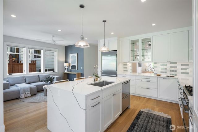2910 9th Avenue W, Seattle, WA 98119