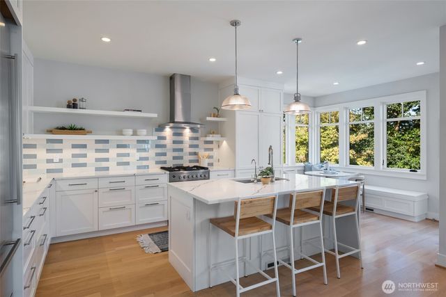 2910 9th Avenue W, Seattle, WA 98119