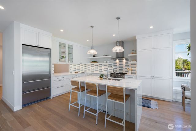 2910 9th Avenue W, Seattle, WA 98119