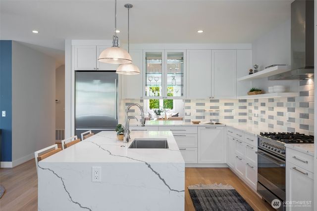 2910 9th Avenue W, Seattle, WA 98119