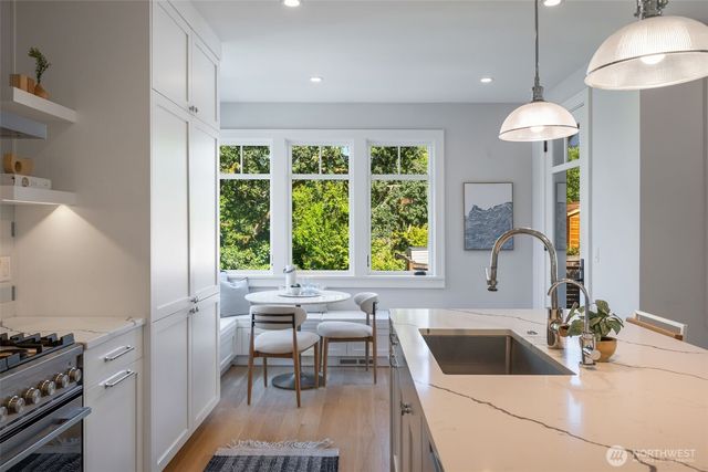 2910 9th Avenue W, Seattle, WA 98119