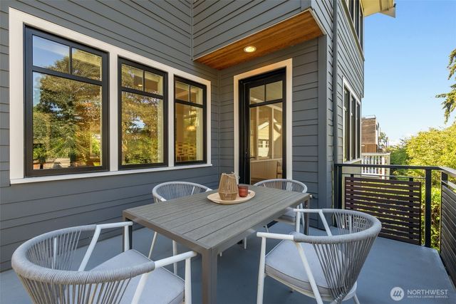 2910 9th Avenue W, Seattle, WA 98119