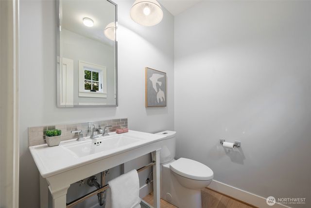 2910 9th Avenue W, Seattle, WA 98119