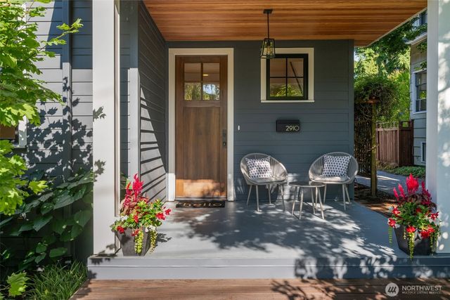 2910 9th Avenue W, Seattle, WA 98119