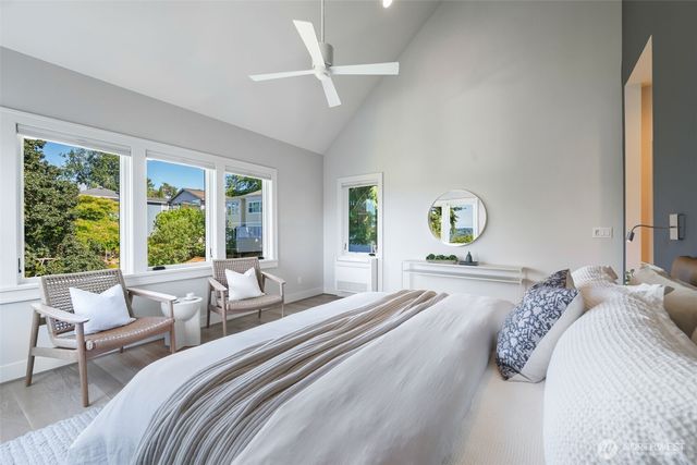 2910 9th Avenue W, Seattle, WA 98119