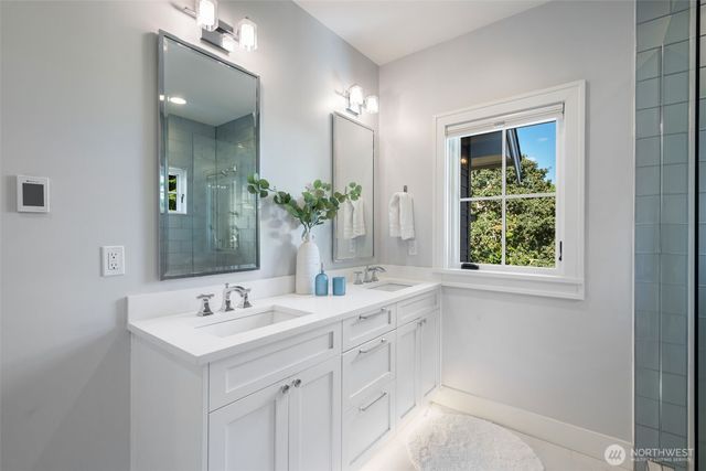 2910 9th Avenue W, Seattle, WA 98119