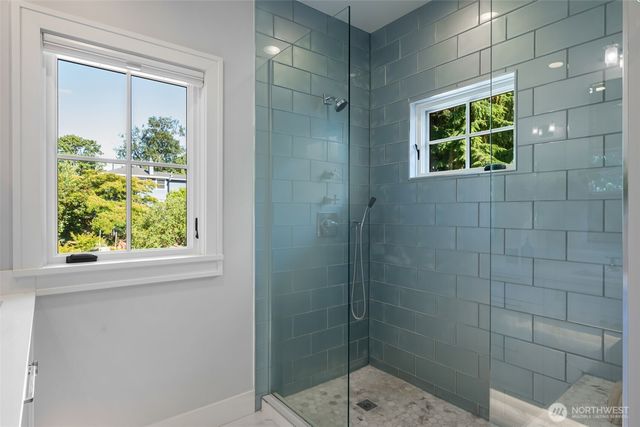 2910 9th Avenue W, Seattle, WA 98119