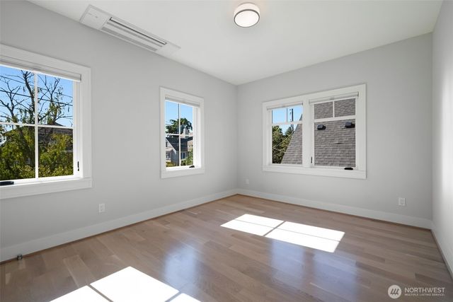 2910 9th Avenue W, Seattle, WA 98119