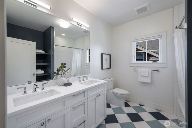 2910 9th Avenue W, Seattle, WA 98119