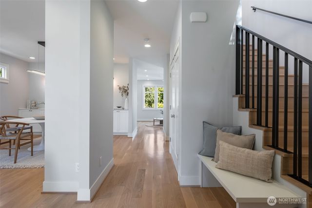 2910 9th Avenue W, Seattle, WA 98119