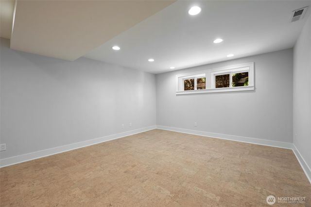 2910 9th Avenue W, Seattle, WA 98119