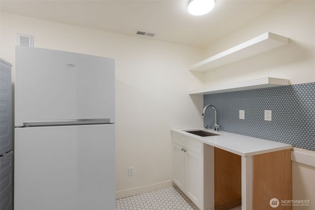 2910 9th Avenue W, Seattle, WA 98119