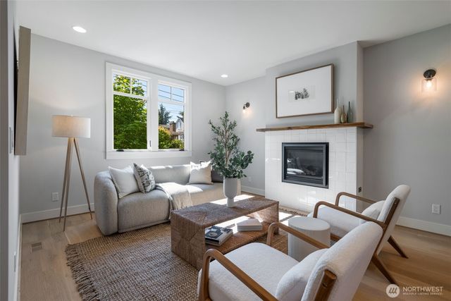 2910 9th Avenue W, Seattle, WA 98119
