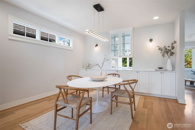2910 9th Avenue W, Seattle, WA 98119