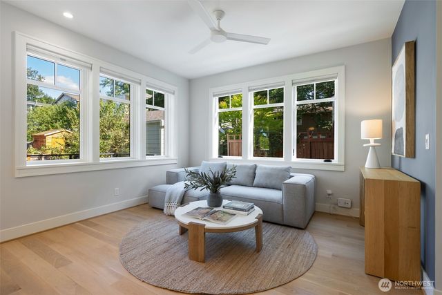 2910 9th Avenue W, Seattle, WA 98119