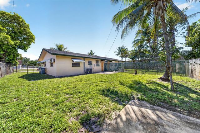 121 NW 56th Court 1-2, Oakland Park, FL 33309