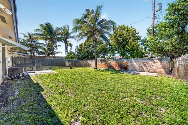 121 NW 56th Court 1-2, Oakland Park, FL 33309