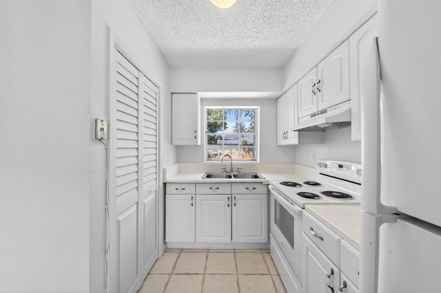 121 NW 56th Court 1-2, Oakland Park, FL 33309