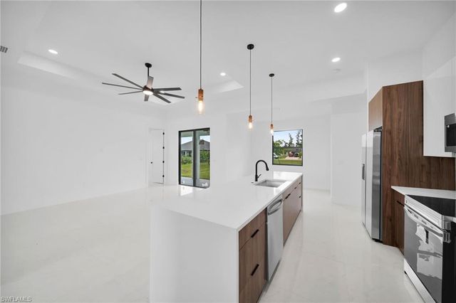 513 NE 15th TER, Cape Coral, FL 33909