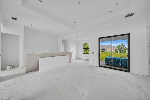 513 NE 15th TER, Cape Coral, FL 33909