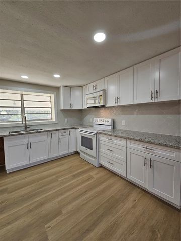 19352 Acorn Hill Drive, Conroe, TX 77302