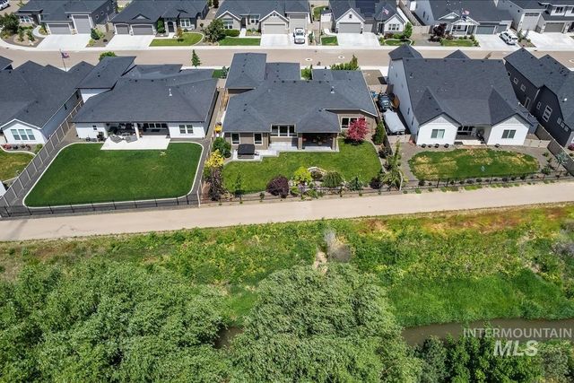 8833 E Hyacinth St, Nampa, ID 83687