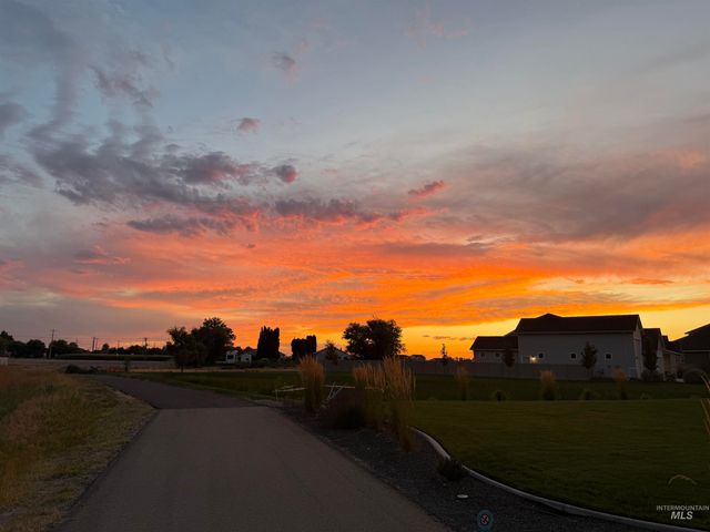 8833 E Hyacinth St, Nampa, ID 83687
