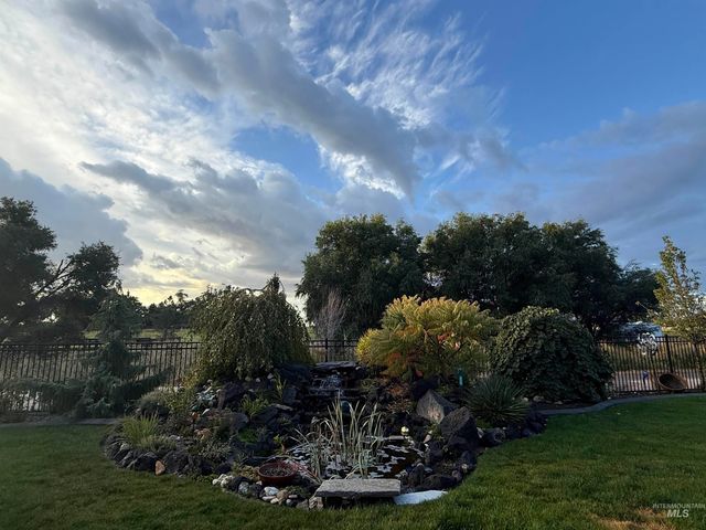 8833 E Hyacinth St, Nampa, ID 83687