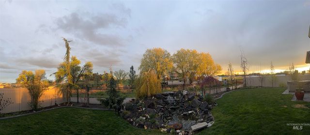 8833 E Hyacinth St, Nampa, ID 83687