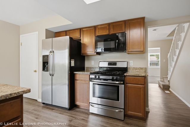 651 WOODHOLLOW Lane, Buffalo Grove, IL 60089