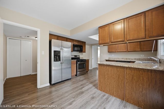 651 WOODHOLLOW Lane, Buffalo Grove, IL 60089
