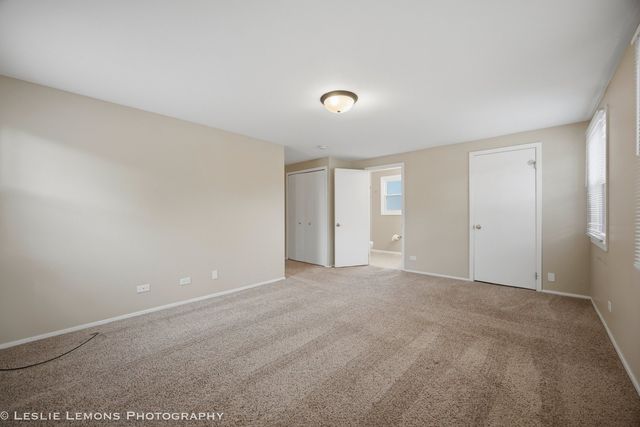 651 WOODHOLLOW Lane, Buffalo Grove, IL 60089