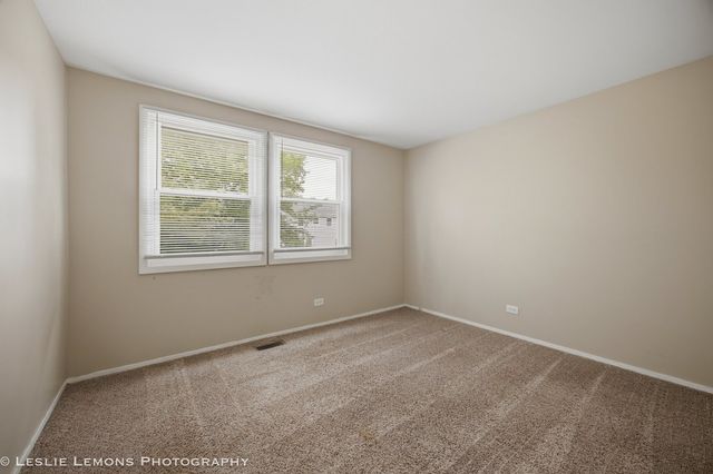 651 WOODHOLLOW Lane, Buffalo Grove, IL 60089