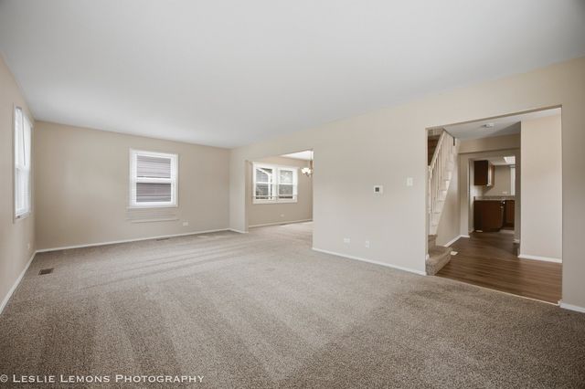 651 WOODHOLLOW Lane, Buffalo Grove, IL 60089