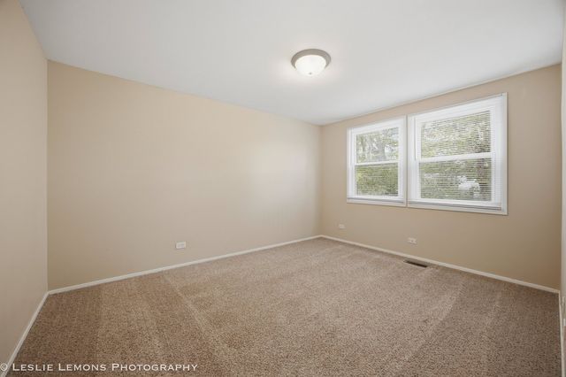 651 WOODHOLLOW Lane, Buffalo Grove, IL 60089