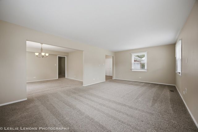 651 WOODHOLLOW Lane, Buffalo Grove, IL 60089