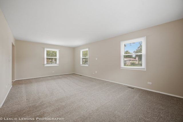 651 WOODHOLLOW Lane, Buffalo Grove, IL 60089