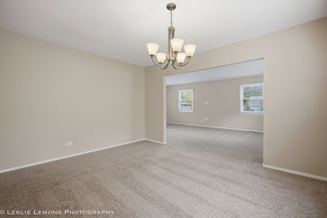 651 WOODHOLLOW Lane, Buffalo Grove, IL 60089